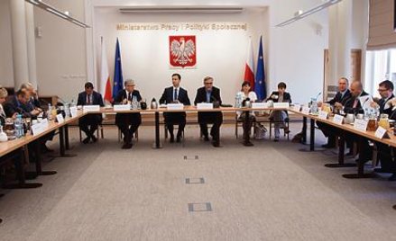 Trzecia debata na temat zmian w OFE zorganizowana przez resort pracy umożliwiła pierwsze spotkanie s