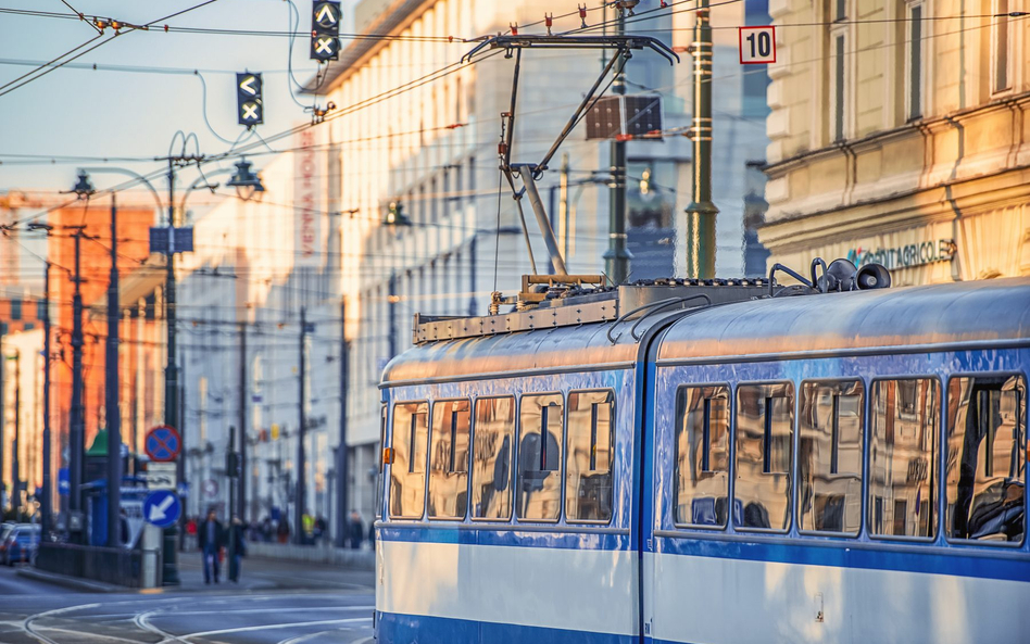 Nowe krakowskie tramwaje będą miały możliwość jazdy przez 3 km z opuszczonym pantografem, bez pobier