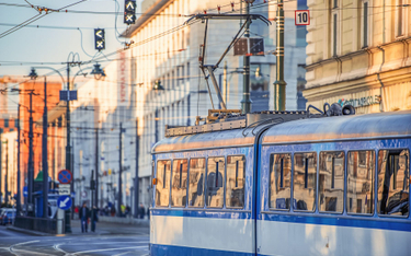 Nowe krakowskie tramwaje będą miały możliwość jazdy przez 3 km z opuszczonym pantografem, bez pobier