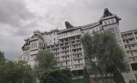 Na dachu bloku w Jastrzębiu-Zdrój powstała ogromna rezydencja. W ostatnich latach obiekt stał się sł