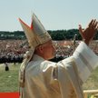 Jan Paweł II nadał pojęciu „Ojciec Święty” nowy sens (zdjęcie z mszy na krakowskich Błoniach, czerwi