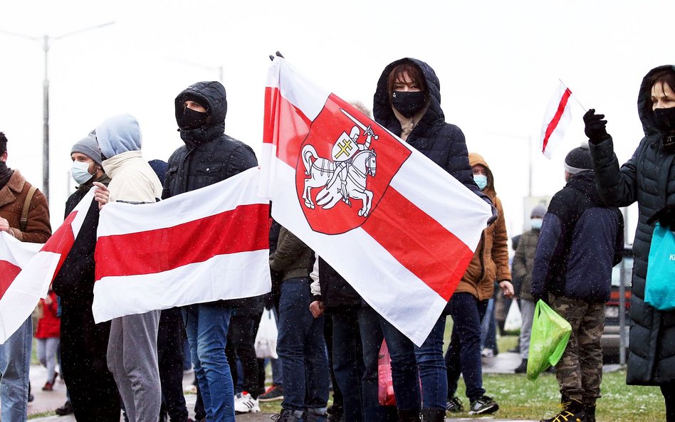 Mimofali represji Białorusini protestują czwarty miesiąc