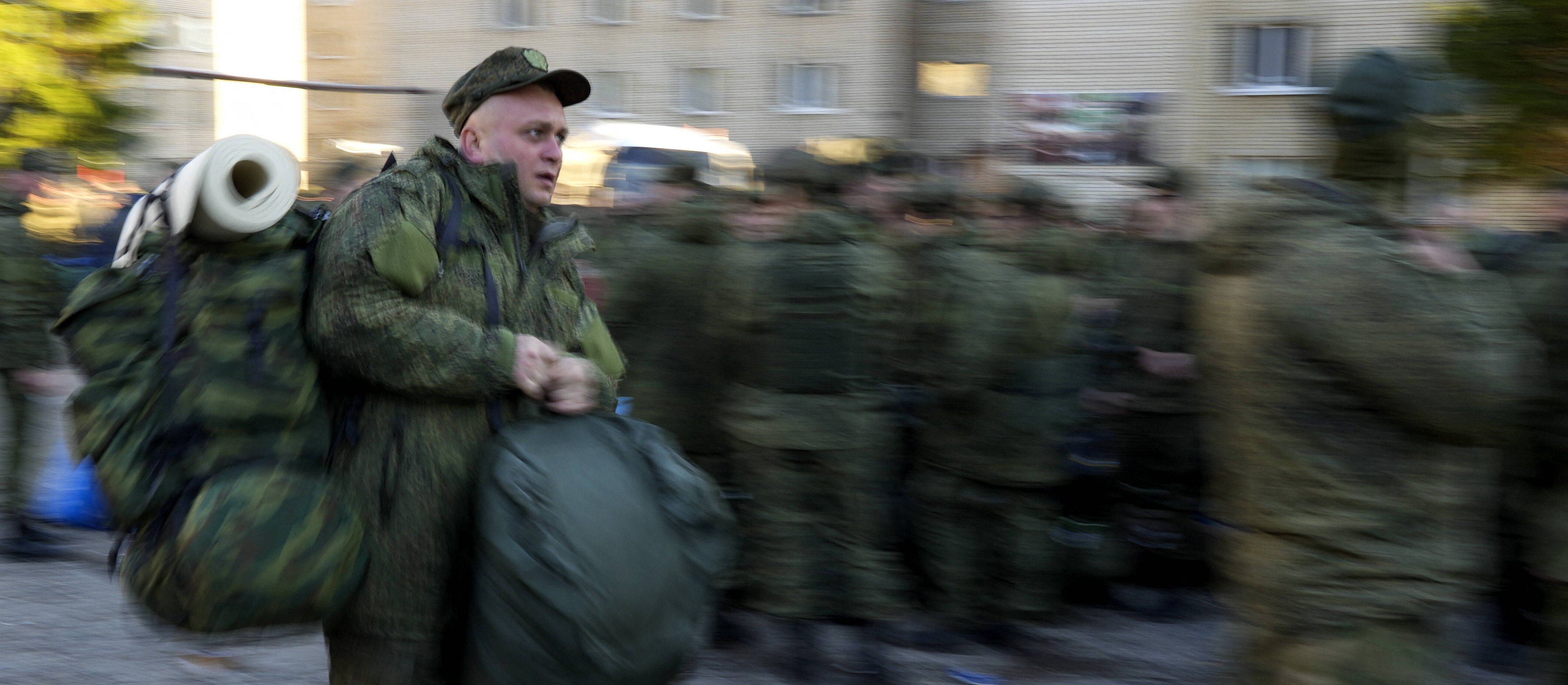Rosja wciąż uzupełnia armię, aby zastąpić poległych. Jak jej się to udaje?