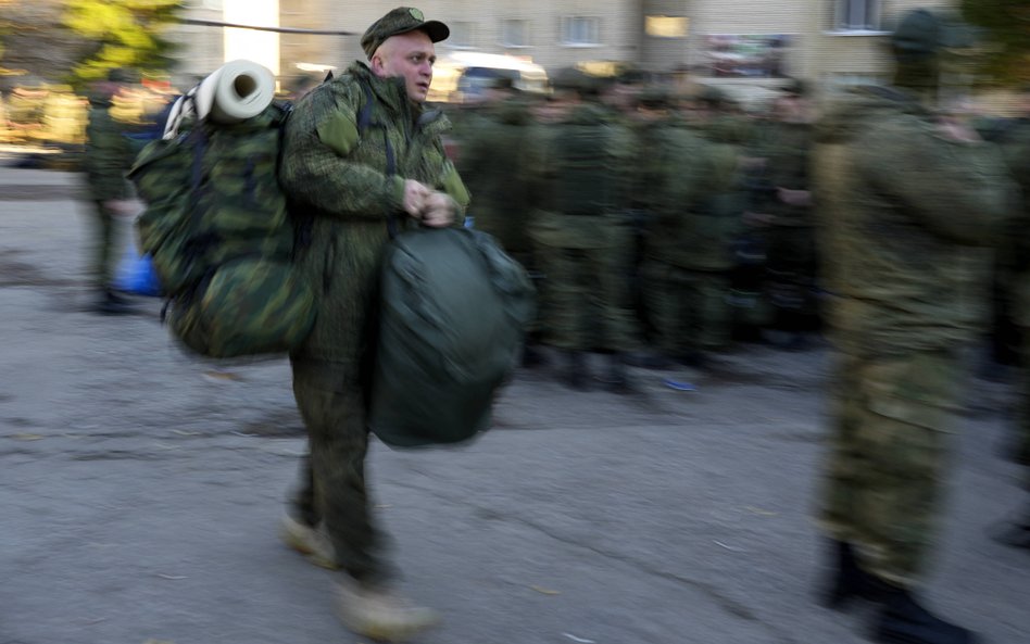 Rosjanie powołani do wojska podczas częściowej mobilizacji. Zdjęcie z 2022 roku