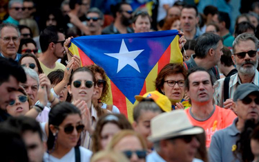 Poniedziałkowa demonstracja zwolenników niepodległości Katalonii w stutysięcznym mieście Girona, bas