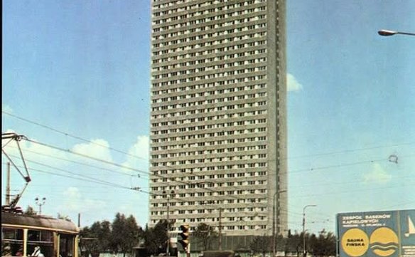 Intraco w latach PRL był symbolem nowoczesności. Budynek pojawiał się nawet na pocztówkach, jak tej 