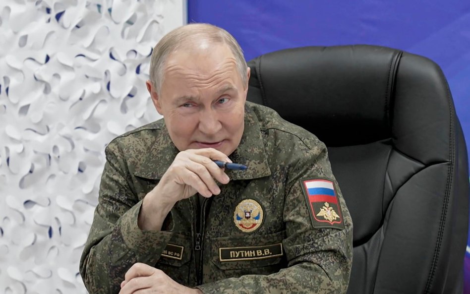 Nieruchomy obraz z materiału wideo udostępnionego przez rosyjską służbę prasową prezydenta Rosji prz