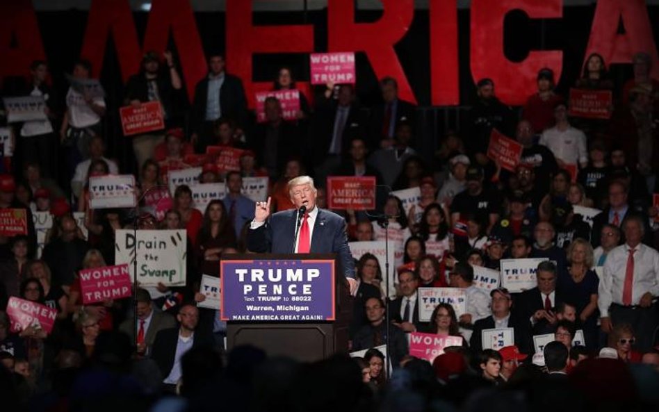 Donald Trump znów ma nadzieję, że odbije niektóre „niebieskie” stany. Dlatego w tym tygodniu pojecha