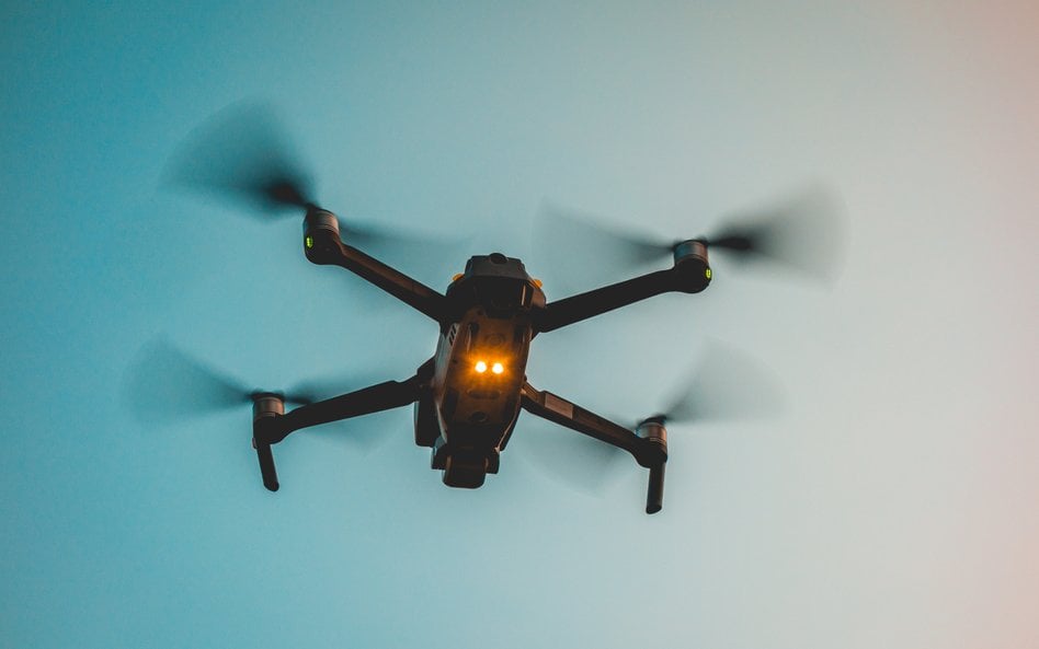 Dron rozpoznawczy