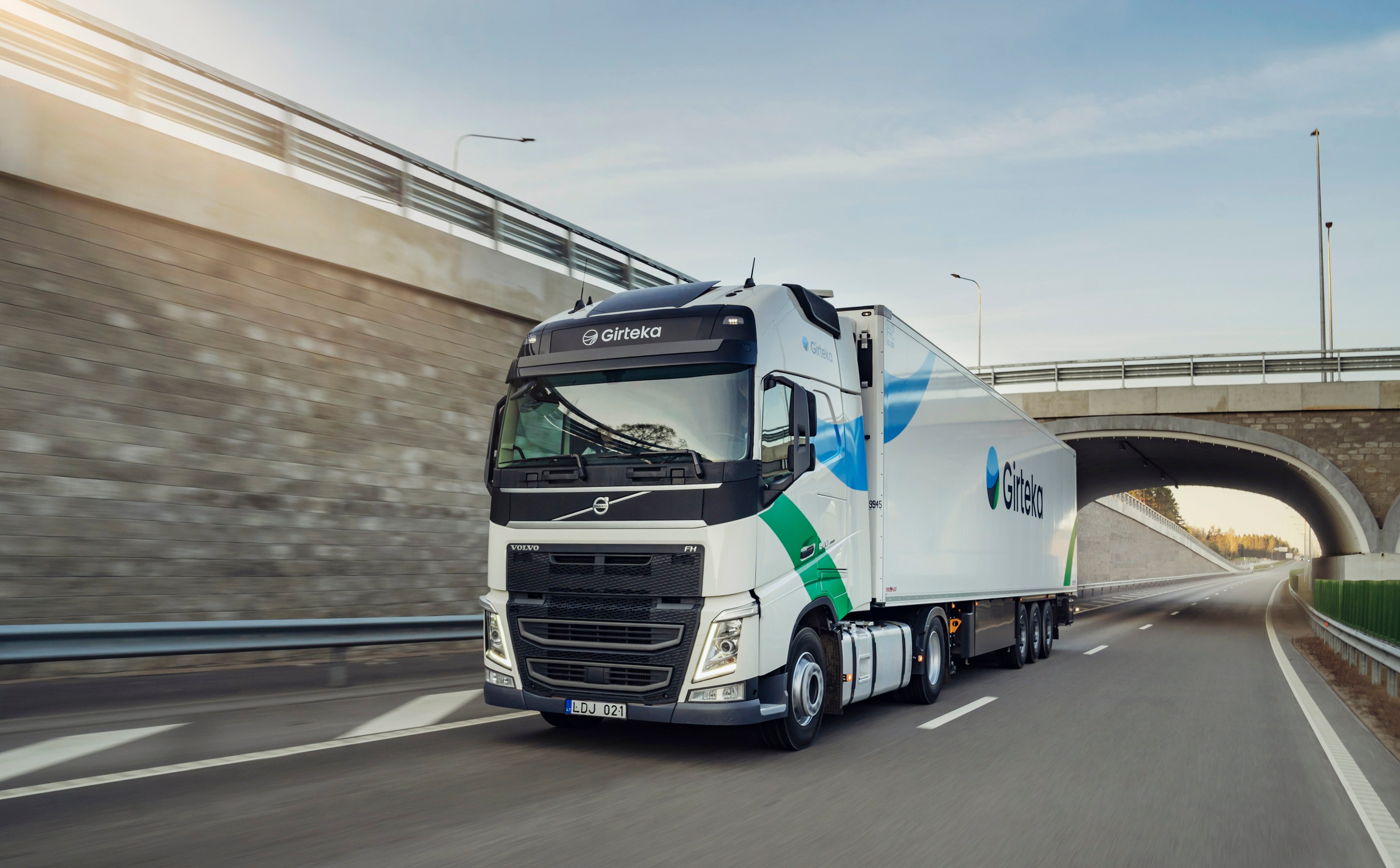 Girteka stawia na odbicie rynku transportowego i inwestuje