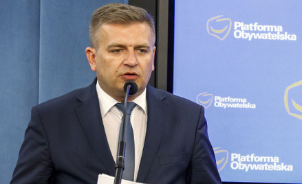 Arłukowicz: Pensja dyrektor w NBP? Roczna płaca nauczyciela