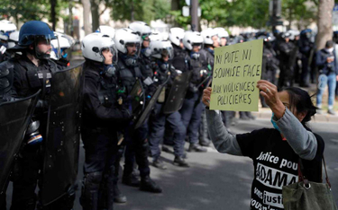 Policja w Paryżu apeluje: Będą protesty, zamknijcie w sobotę sklepy