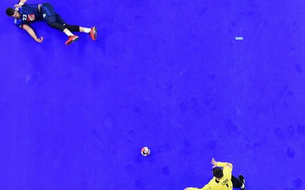 1. miejsce - Michał Stańczyk. Udana interwencja Sławomira Szmala po rzucie Luki Karabaticia podczas 