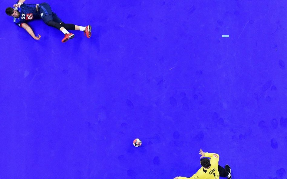 1. miejsce - Michał Stańczyk. Udana interwencja Sławomira Szmala po rzucie Luki Karabaticia podczas 