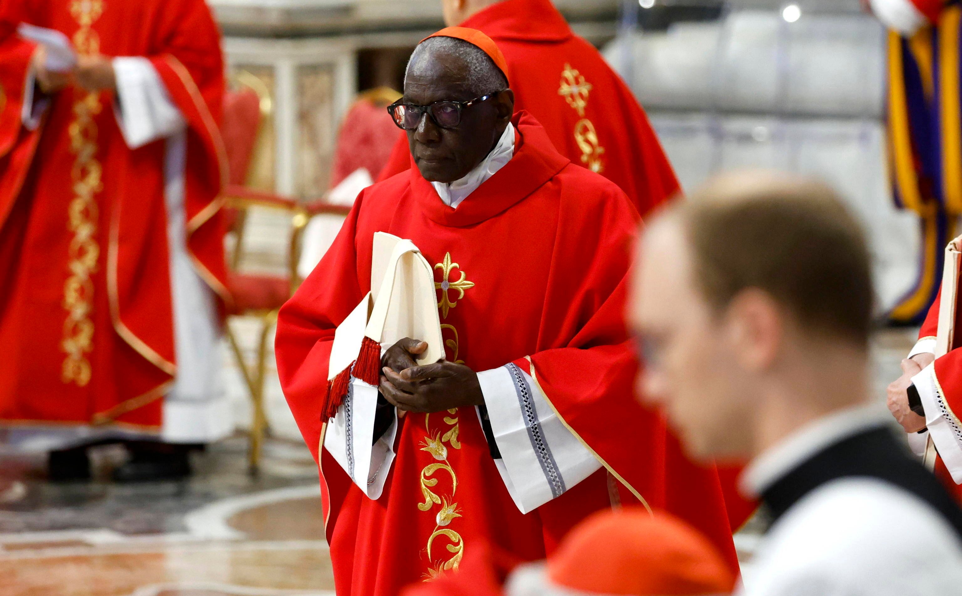 MAGA-katolicy szturmują konklawe. Kogo widzieliby w roli nowego papieża?
