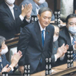 Premier Yoshihide Suga obejmuje władzę w momencie, gdy Japonia jest pogrążona w kryzysie związanym z