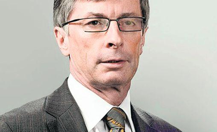 Maciej Trojnarski, prezes Anwilu (u góry), Paweł Jarczewski, prezes Puław (w środku), i Zbigniew Mik