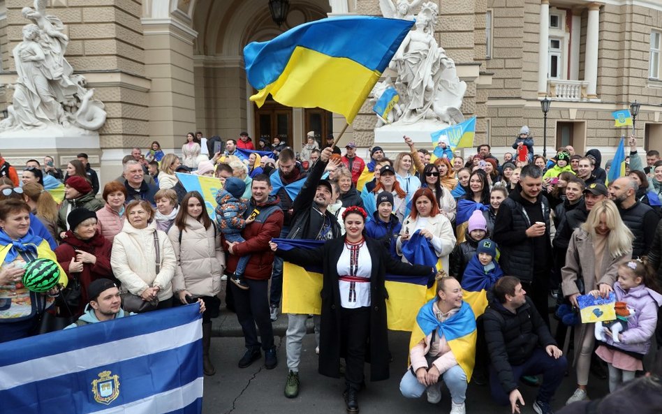 Dziennikarze pozbawieni akredytacji za relacje z Chersonia