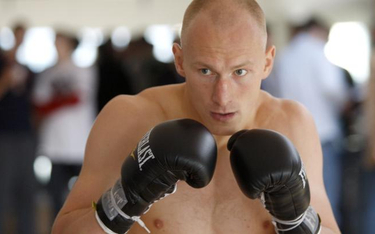 Krzysztof Włodarczyk ma 36 lat i jest bokserem, który dużo wygrał i wiele przegrał.