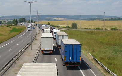 Niemcy: Chaos na autostradzie A12 przy przejściu granicznym w Świecku