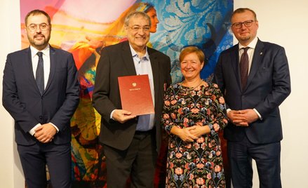 W uroczystości wręczenia medalu Ury'emu Steinwegowi przez konsula generalnego Rzeczpospolitej Polski