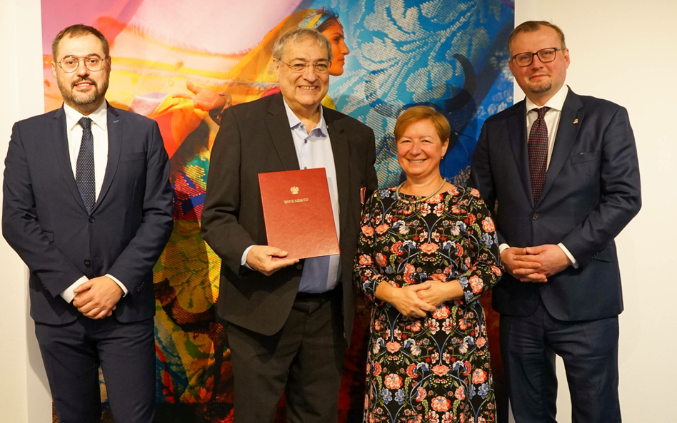 W uroczystości wręczenia medalu Ury'emu Steinwegowi przez konsula generalnego Rzeczpospolitej Polski