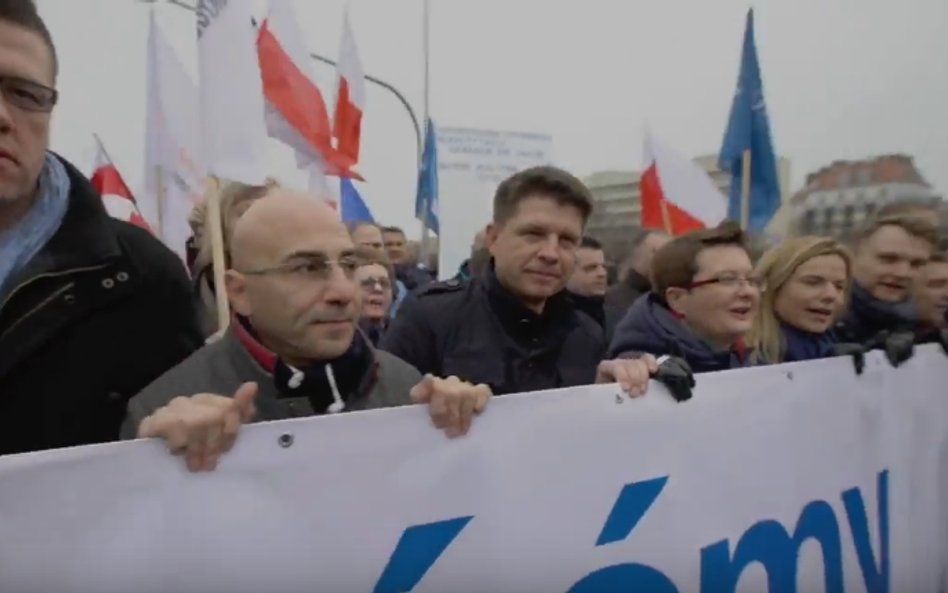 Ryszard Petru, Roman Giertych i KOD w spocie Kukiz'15