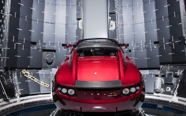 Elon Musk wyśle model Tesli w kierunku Marsa