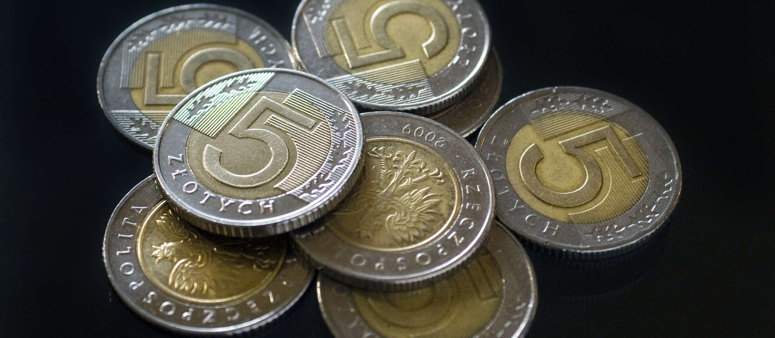 Złoty wciąż czeka na nowy impuls