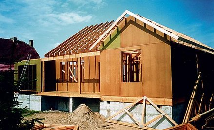 DOM DREWNIANY Z PREFABRYKATÓW (materiały sdd)
