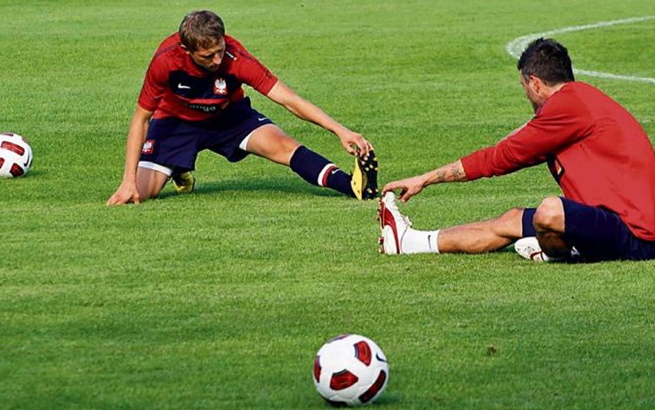 Rafał Murawski (z lewej) i Michał Żewłakow zagrają w pierwszym składzie reprezentacji Polski