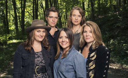 Della Mae