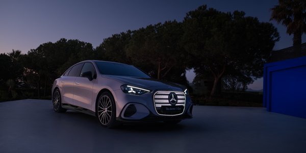 Nowy Mercedes klasy C: gdy tradycja spotyka prąd i przyspiesza