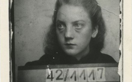 Zdjęcie Janiny Garbień z obozu pracy przymusowej w Erfurcie. Niemcy, 17 września 1944. Fot. Zbiory J