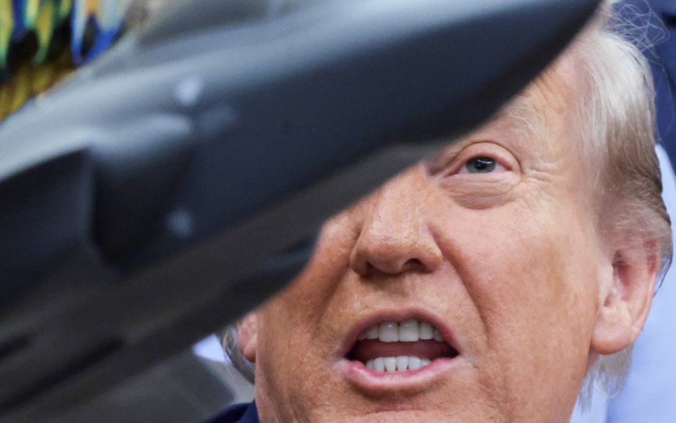 54 proc. pytanych w sondażu dla „The Economist” źle ocenia irańską kampanię Donalda Trumpa.