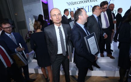 Sławomir Paruch (w środku)