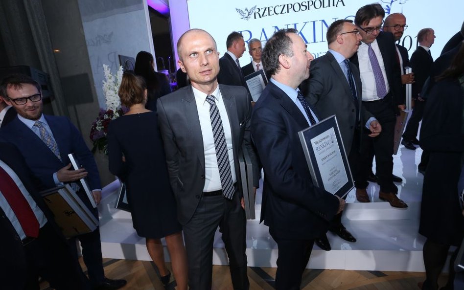 Sławomir Paruch (w środku)