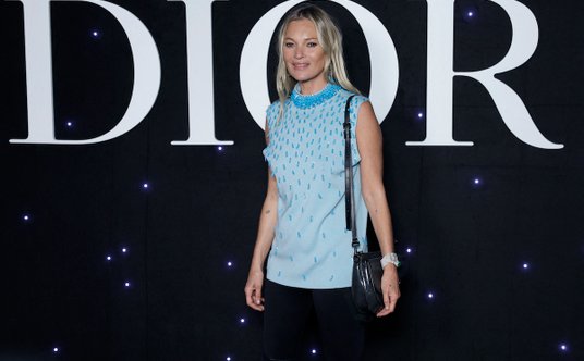Kate Moss na pokazie Dior w 2024 roku.