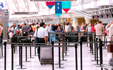 Niemcy: Pasażerka spóźniła się na lot, pozywa kontrolę bezpieczeństwa na lotnisku