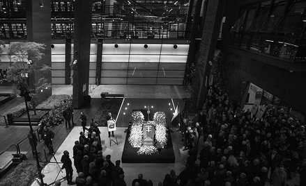 Pogrzeb Adamowicza na telebimach w miastach całej Polski