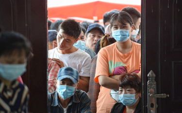 W Chinach do tej pory udzielono 40,5 szczepionek na 100 mieszkańców wobec 49,5 w Polsce i 51,9 średn