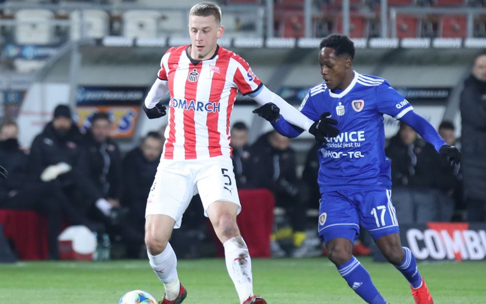 Janusz Gol (Cracovia Kraków) i Joel Valencia (Piast Gliwice)