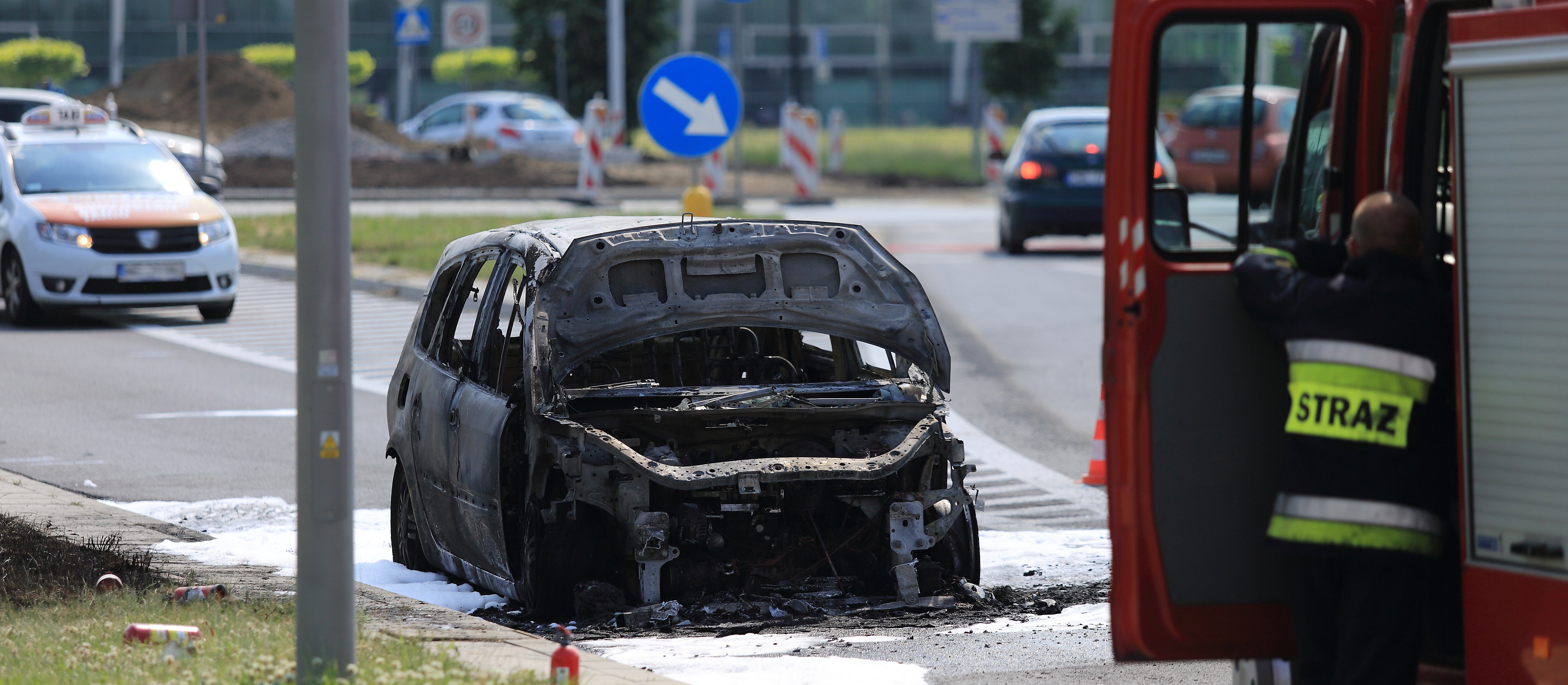 Straż pożarna podlicza pożary: auta na prąd nie palą się częściej niż spalinowe