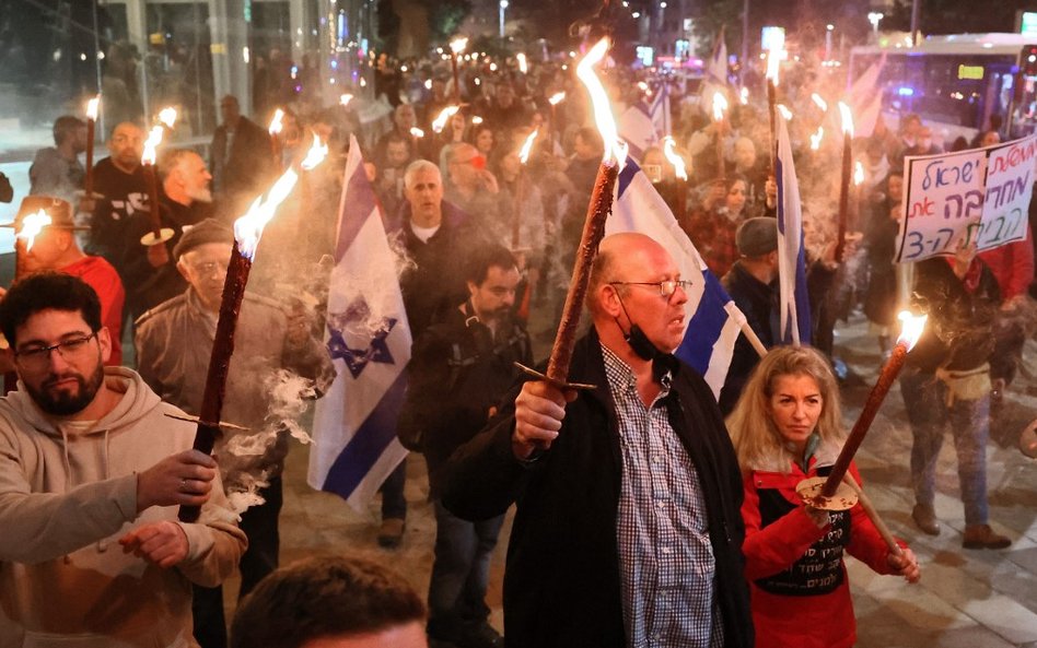 Tysiące osób demonstrowało w Tel Awiwie przeciwko nowemu rządowi Netanjahu