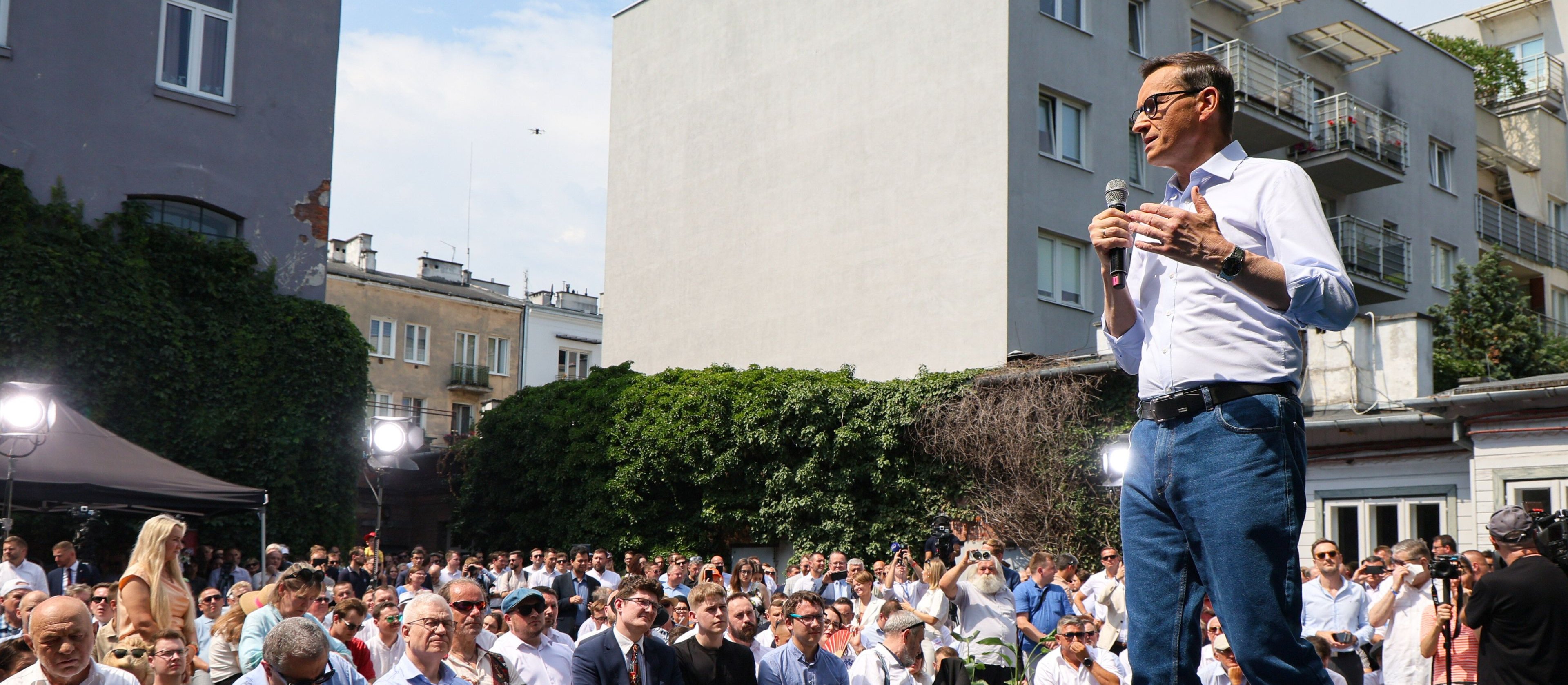 Rozpoczyna się grill Mateusza Morawieckiego. „Świat wali się, jak domek z kart”