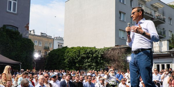 Rozpoczyna się grill Mateusza Morawieckiego. „Świat wali się, jak domek z kart”
