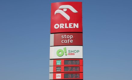 Ceny paliw na stacji benzynowej w Pułtusku. Od rozpoczęcia ataków Izraela i Stanów Zjednoczonych na 