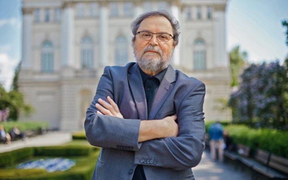 Prof. dr hab. Grzegorz Gorzelak, z profesor ekonomii, wykładowca Uniwersytetu Warszawskiego.