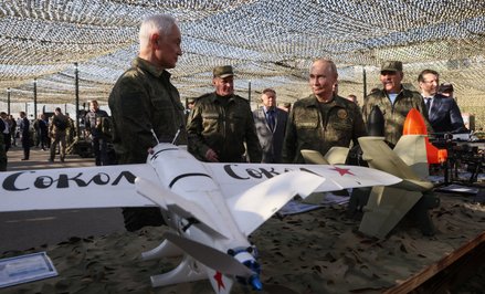 Rosyjski przywódca Władimir Putin wizytujący manewry Zapad 2025