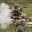 Żołnierze ukraińskiej brygady piechoty podczas ćwiczeń z ręcznym granatnikiem przeciwpancernym RPG-7